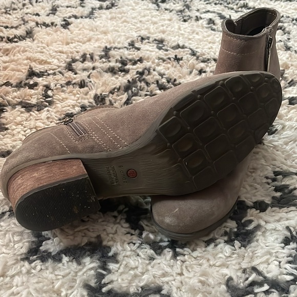 Blondo size 9 waterproof booties - Picture 6 of 7